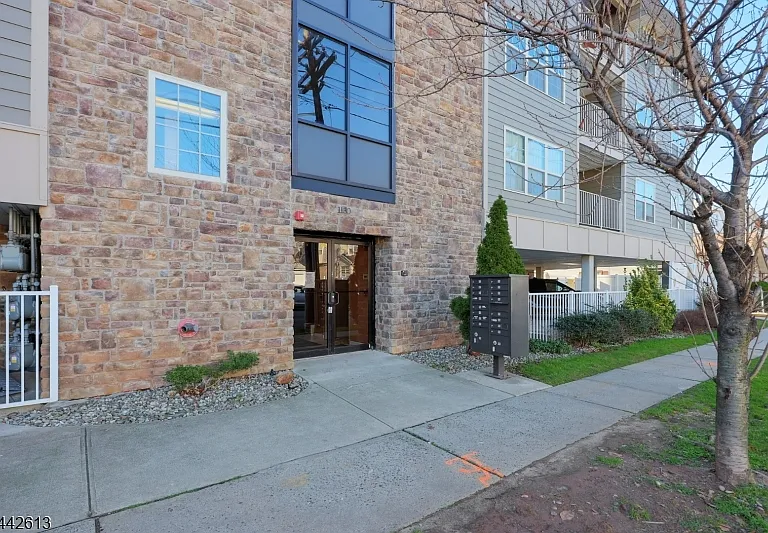 1130 Fairmount Ave #104 — Photo 1