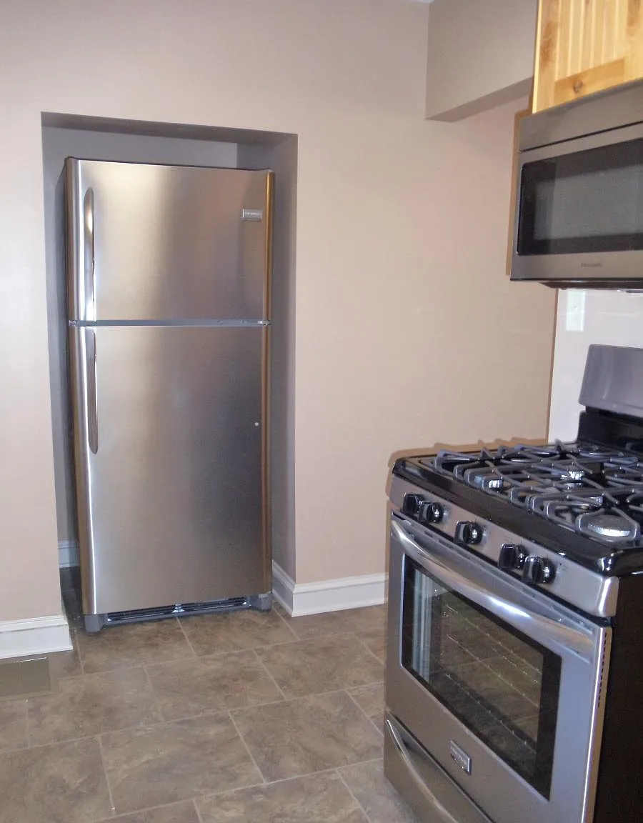 2 bed, $900 — Photo 2