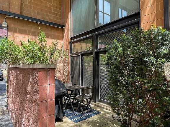 3rd image of 1730 W Wrightwood Ave #115