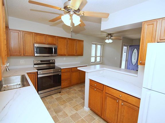3rd image of 2715 Avalon Dr