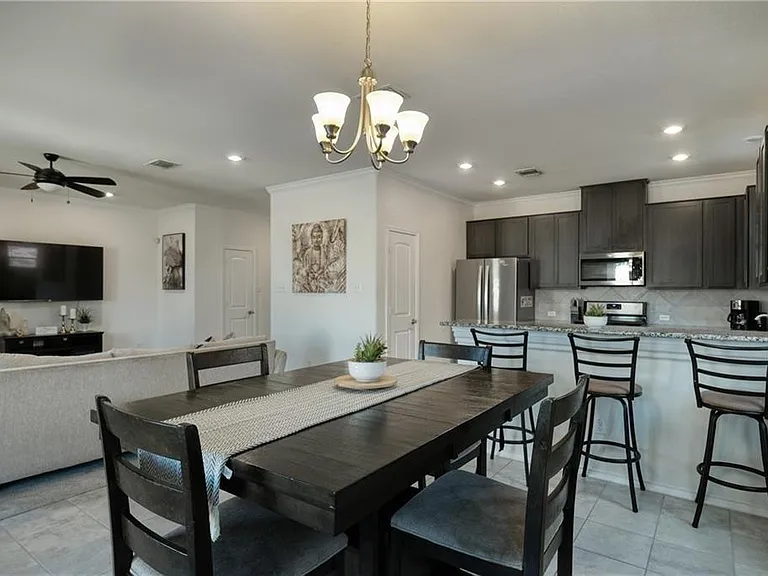 521 Bradford Ln — Photo 43