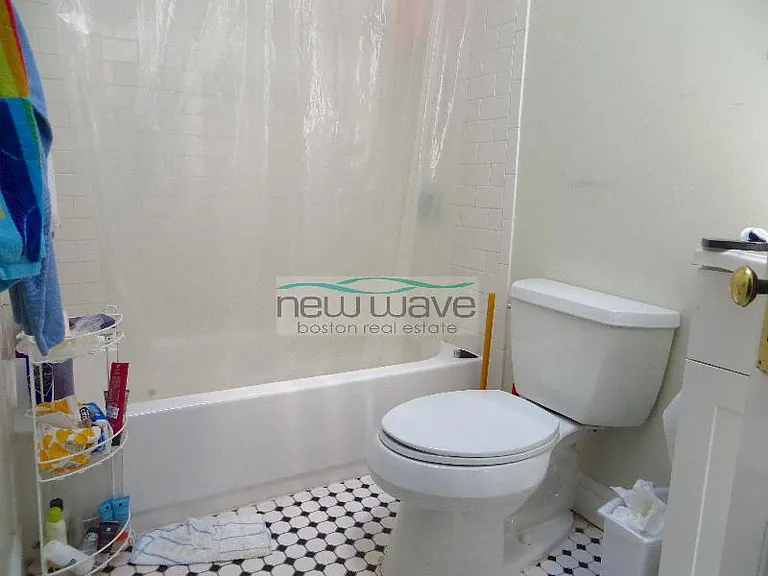 558 Columbus Ave #4R — Photo 8