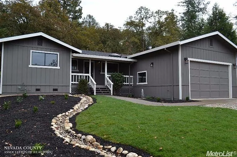 18031 Lake Forest Dr photo 1