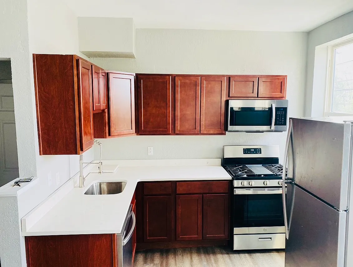 1 bed, 1020 sqft, $1,695 — Photo 3