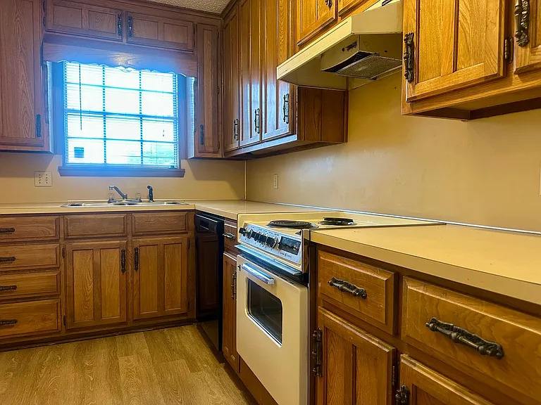 214 Romana Cir #G — Photo 3