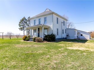 11823 N Glasgow Rd, Warrensburg, IL 62573