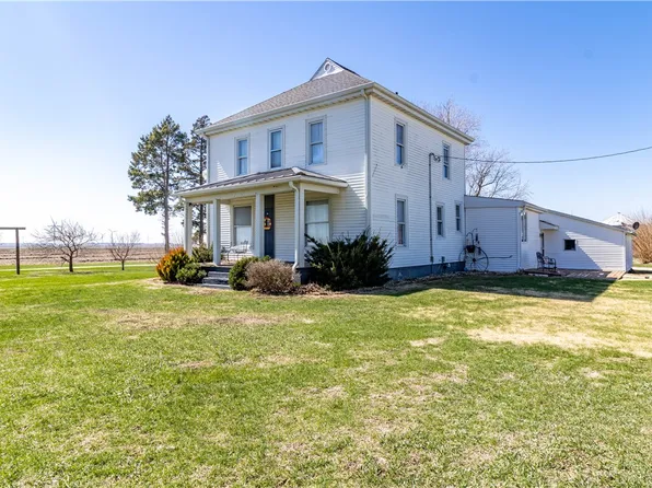 11823 N Glasgow Rd, Warrensburg, IL 62573