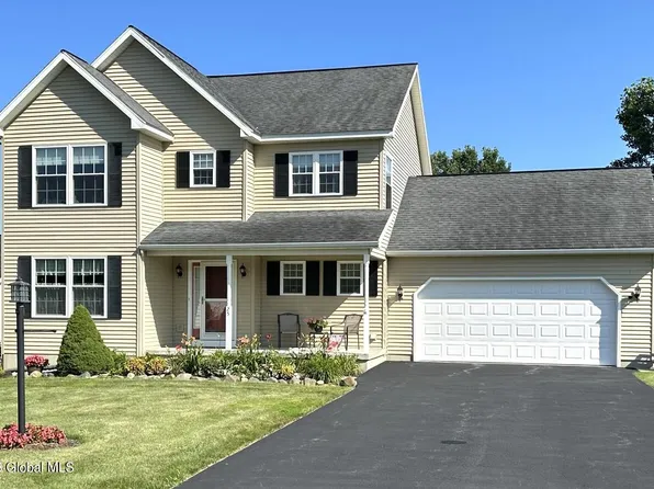 25 Camber Court, Halfmoon, NY 12118