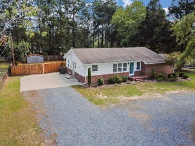3 bed, 2.0 bath, 1393 sqft, $1,950 — Photo 3