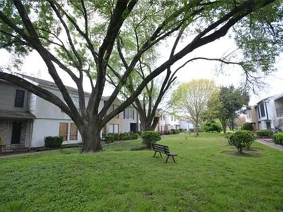 3rd image of 6423 Creekbend Dr