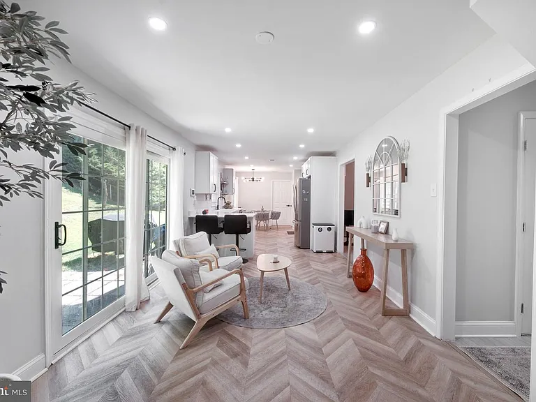 8812 Church Field Ln — Photo 10