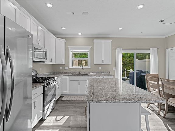 4th image of 2806 Canterbury Dr