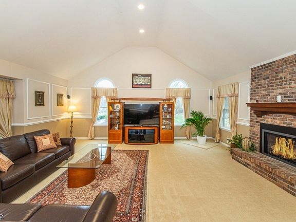 2nd image of 4 Summit Lane