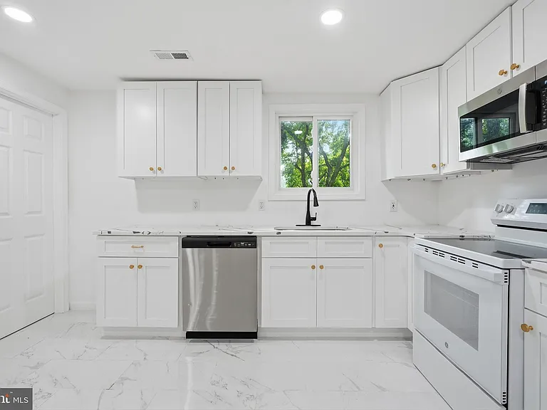 227 W Ferry Rd — Photo 10
