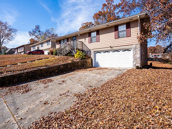 4th image of 8321 Oak Forest Ln