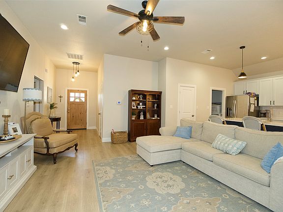 4th image of 528 Mustang Ln