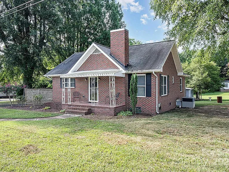 341 W Red Cross Rd — Photo 5
