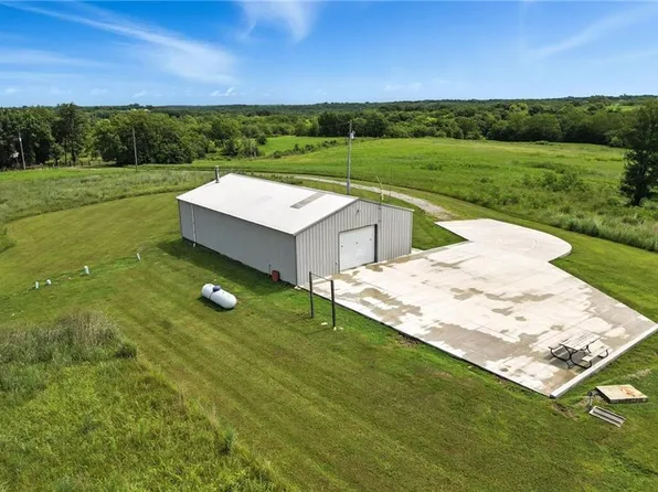 5361 NE J C Penney Dr, Hamilton, MO 64644