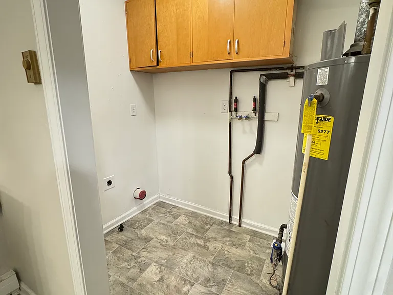 234 Foster St — Photo 9