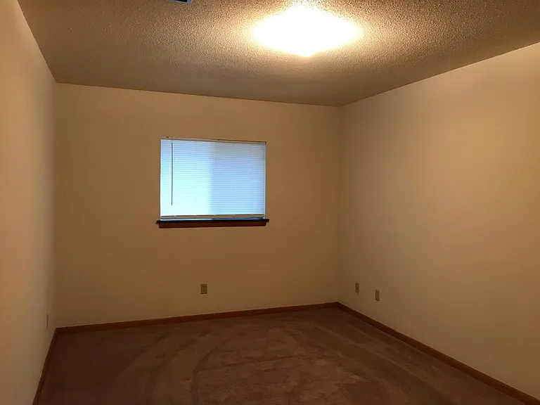 18 Tunnel Blvd — Photo 3