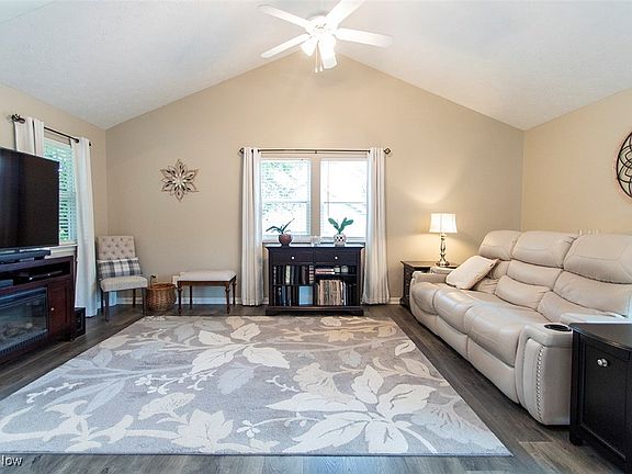 5th image of 4992 Garden Lake Ct