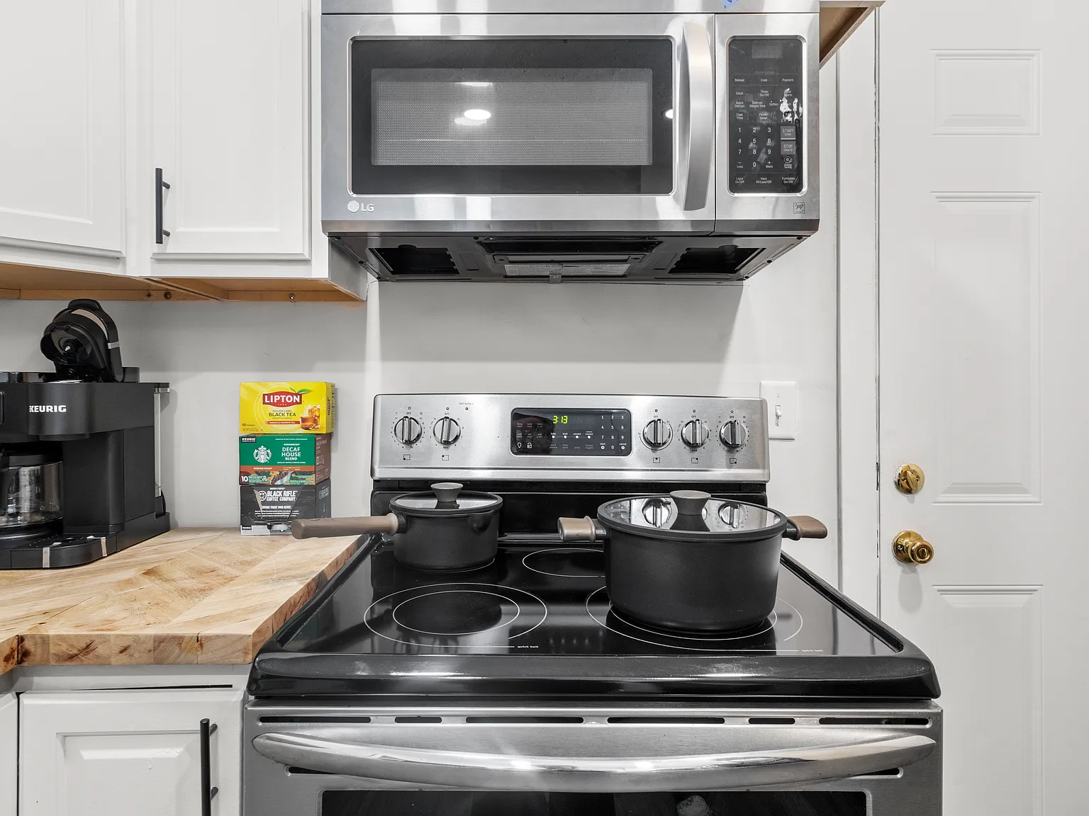 3 bed, 1100 sqft, $2,500 — Photo 2