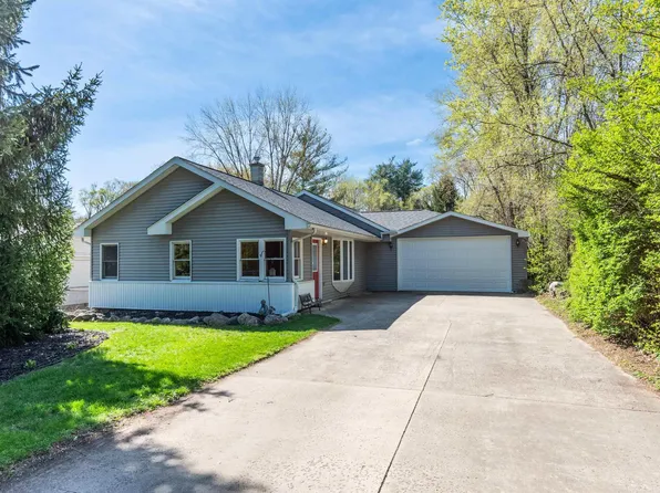 8282 Pacton Dr, Shelby Township, MI 48317
