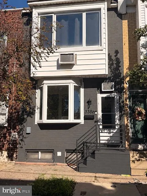2 bed, 1.0 bath, 888 sqft, $1,500 — Photo 1