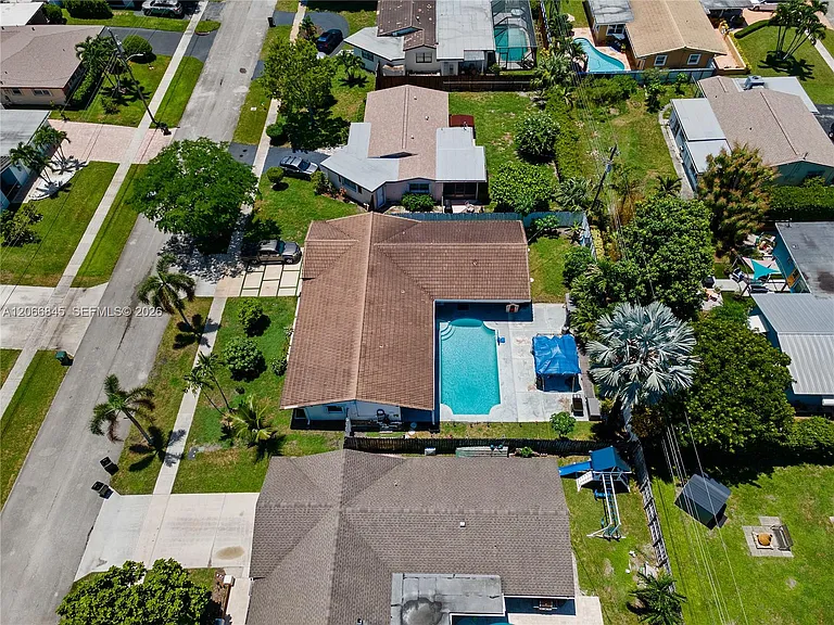 4241 NW 9th Ct #EFFICIENCY — Photo 25