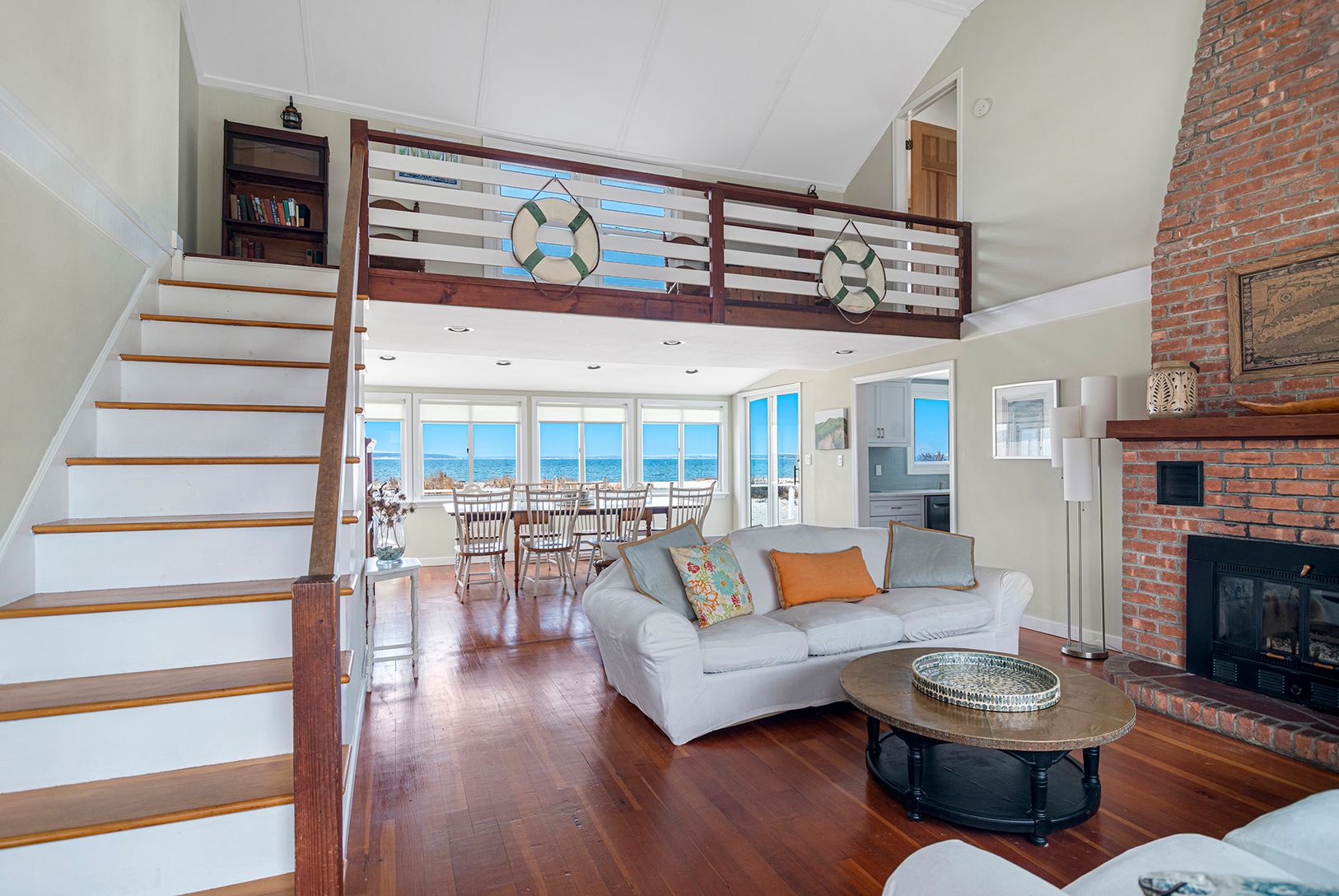  Living room to dining area