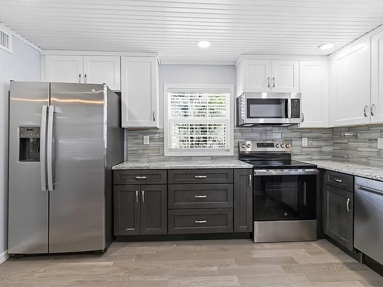 607 Manatee Ave — Photo 16