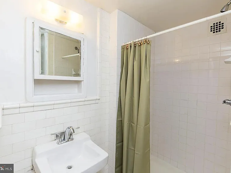1324 Locust St #530 — Photo 29