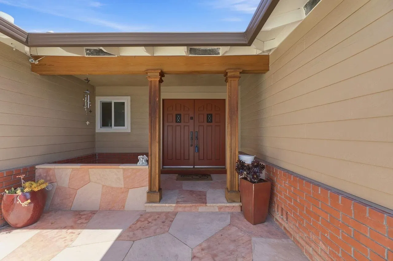 3 bed, 1572 sqft, $5,500 — Photo 1