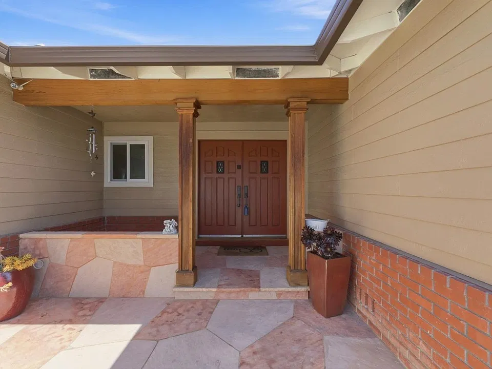 1484 Bird Ave