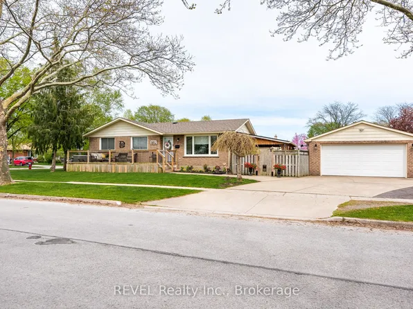 8257 Post Rd, Niagara Falls, ON L2H 2E5