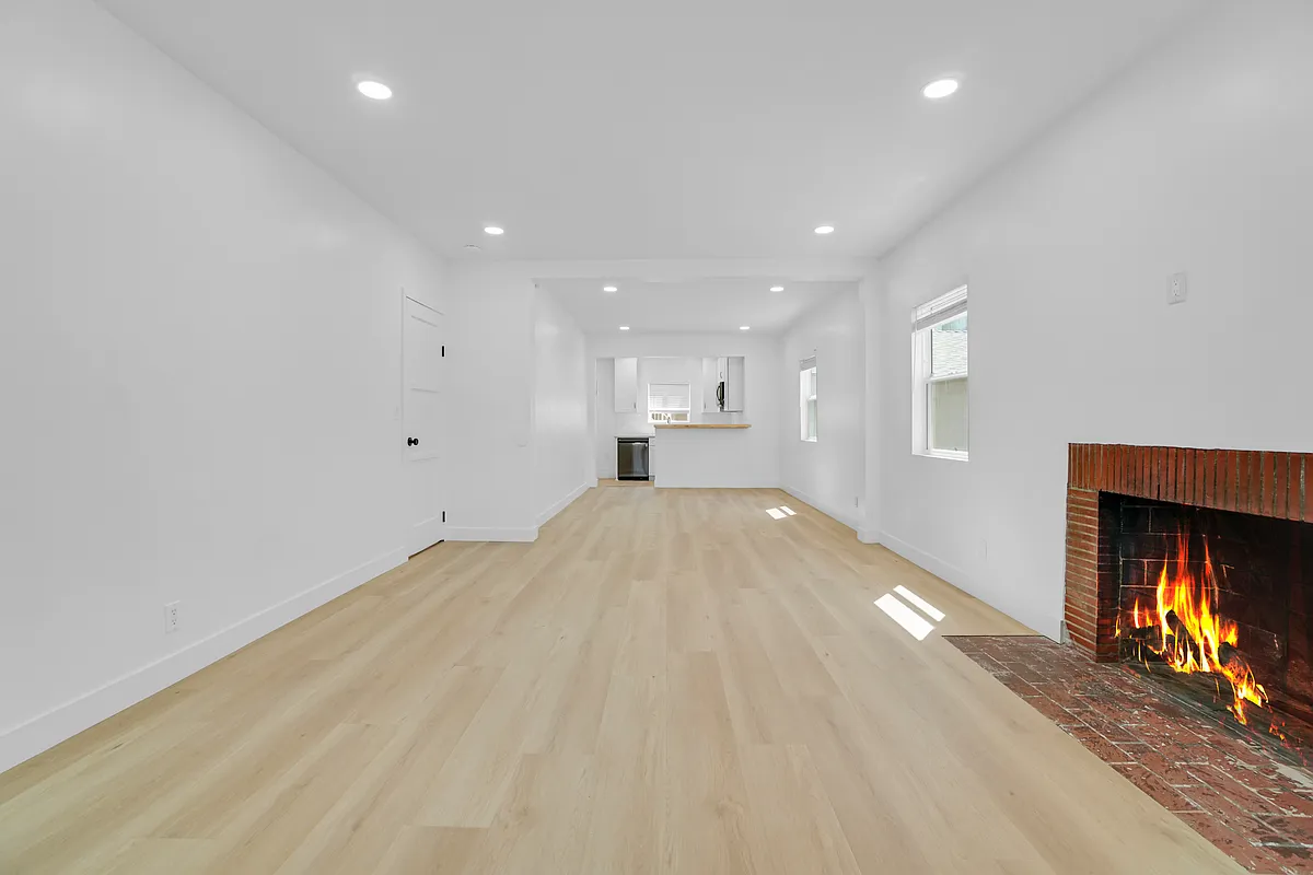 Building Photo - 1904 Vanderbilt Ln #F