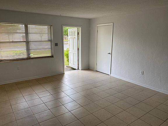 3rd image of 552 NE 2nd Ave #552