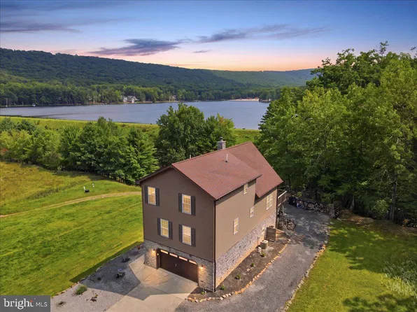 16 Delaware Dr W, Hazleton, PA 18202