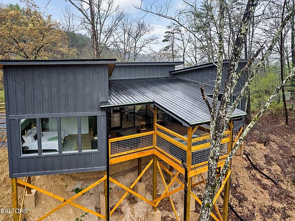 5th image of 1079 Pleasure Rd