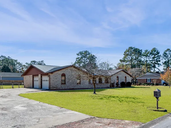 432 Raynor Dr, Fayetteville, NC 28311