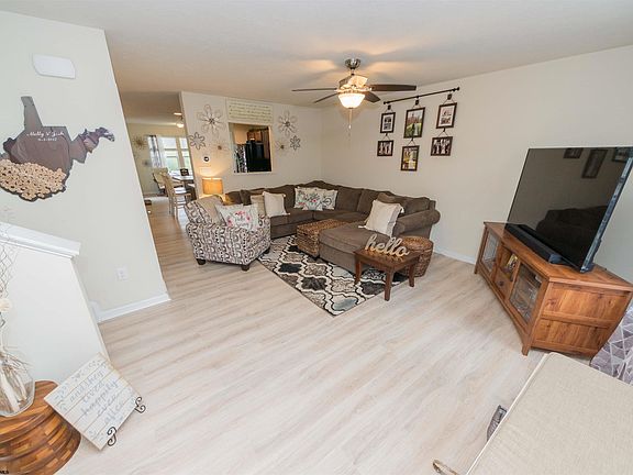 2nd image of 16 Stafford Cir