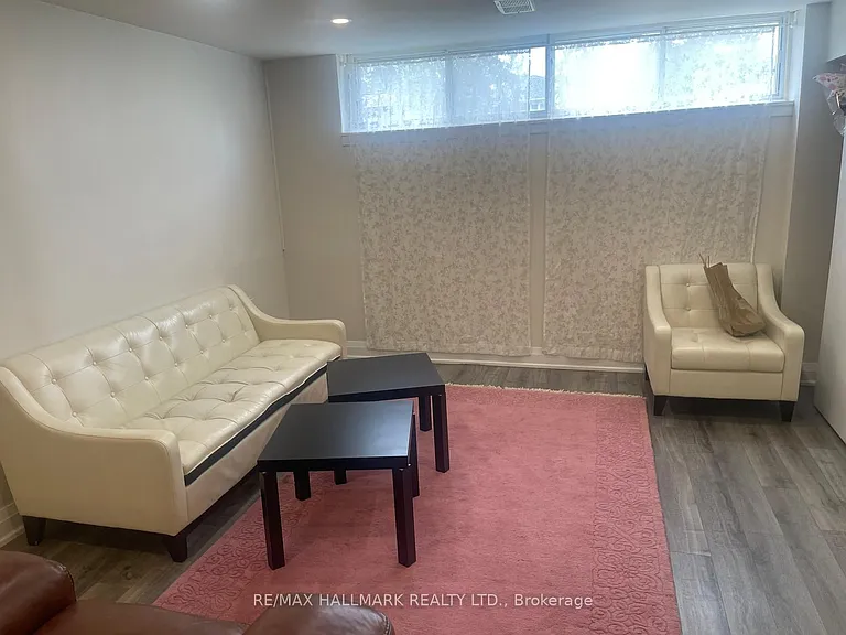 61 Aurora Heights Dr #LOWER — Photo 9