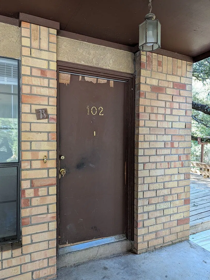 102 & 104 LBJ Cove — Photo 2