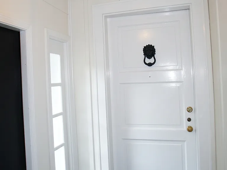 460 Highcrest Dr — Photo 2