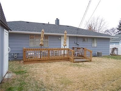 2nd image of 906 Crestmoor Dr