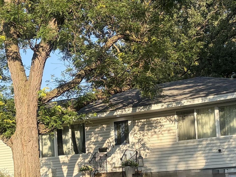 1st image of 6853 7th St NE