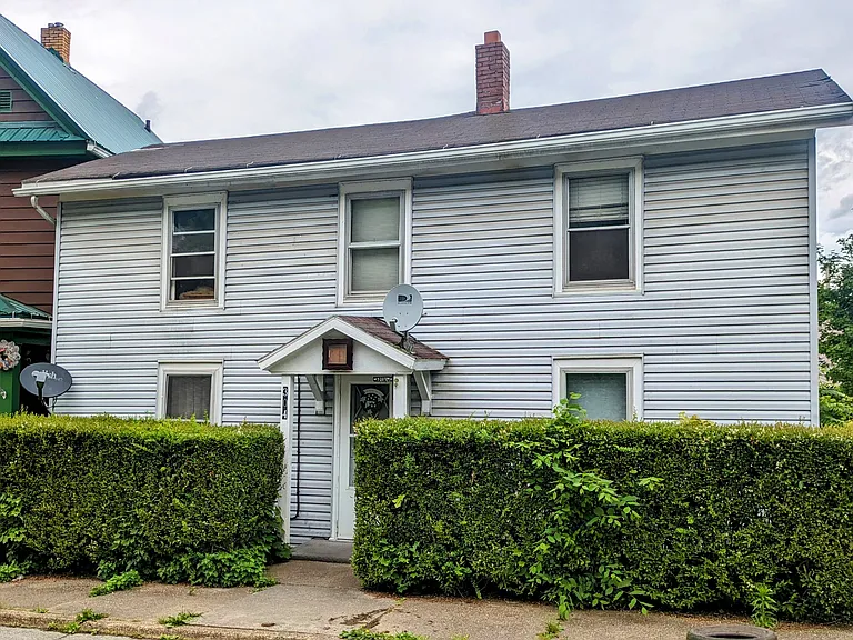 304 E 4th St — Photo 12