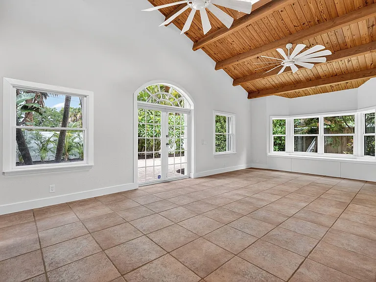 606 Paulina Rd — Photo 4
