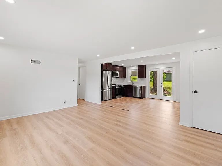 Valley View Dr — Photo 3