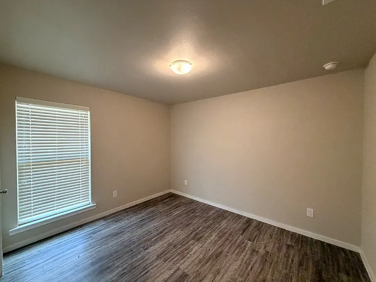 2120 N Texas Ave — Photo 15